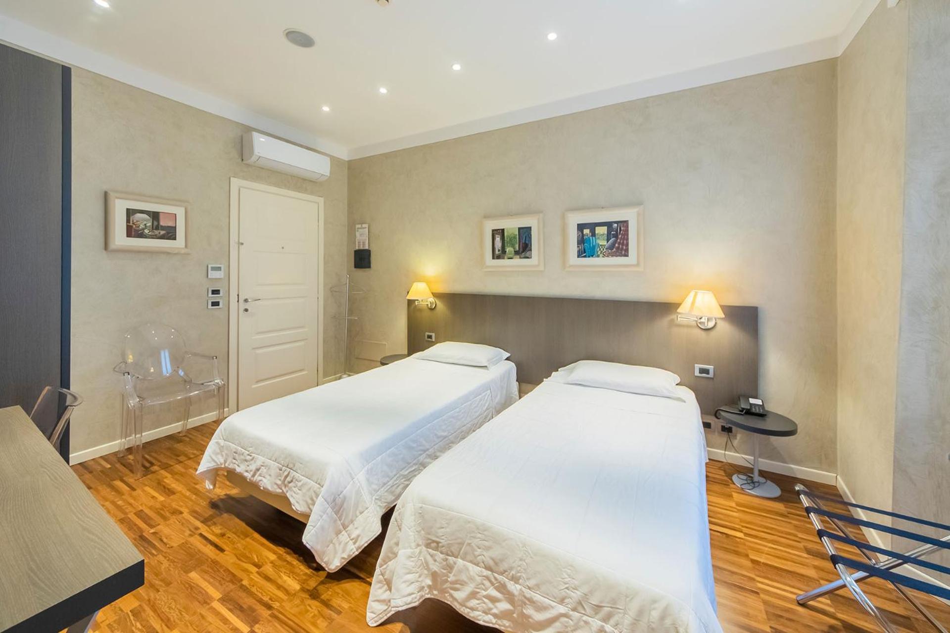 Century Hotel Parma Buitenkant foto